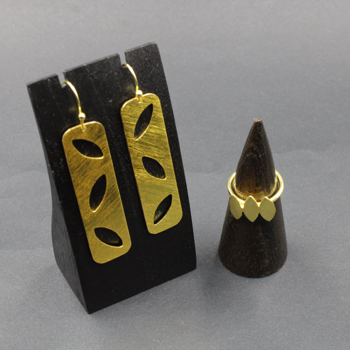 Set AUTUMN Pendientes y Anillo bañados en oro - Diseño con carácter-0