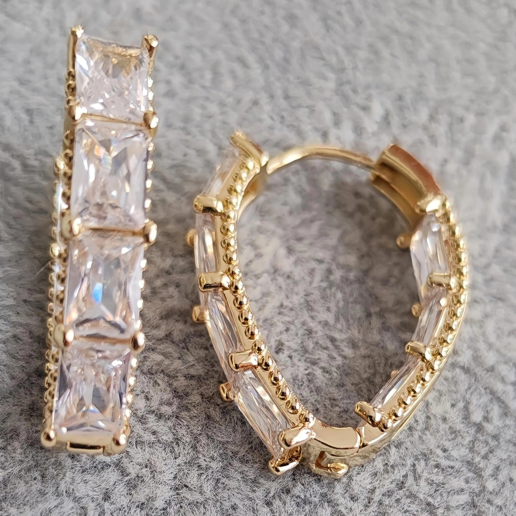 Luxury 14K Gold Hoop Earrings – Radiant Elegance