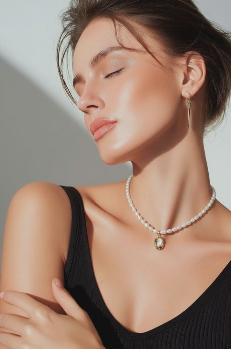 Natural Pearl Necklace with Gold Pendant – Handmade Elegance