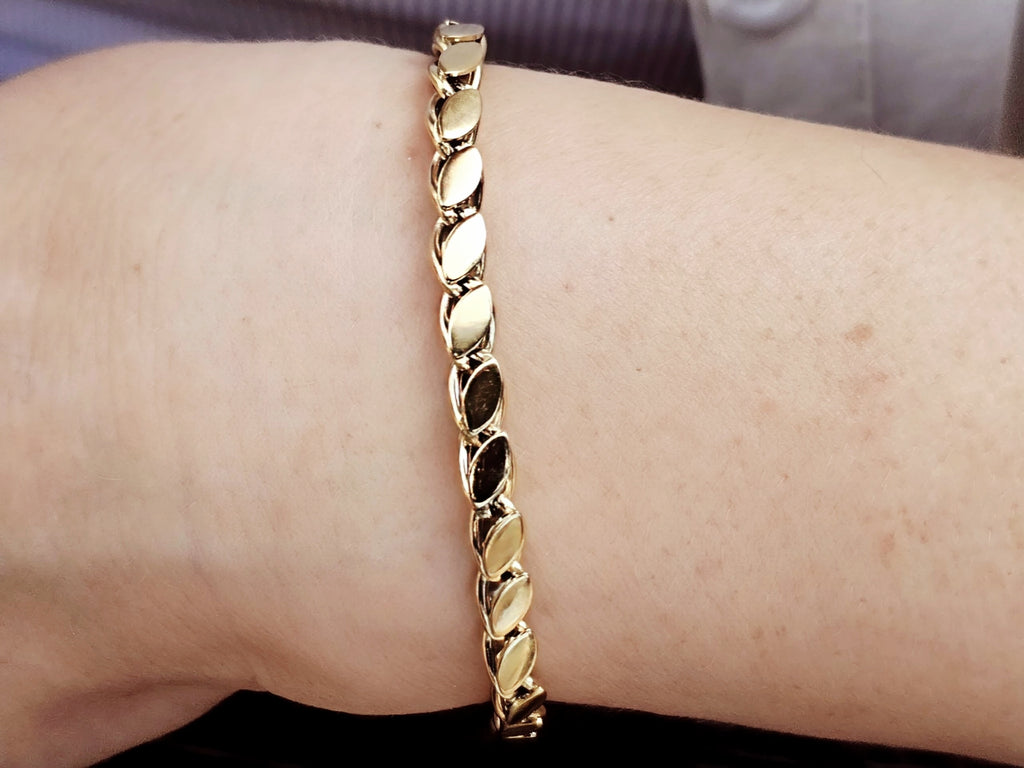 ✨ 14K Gold-Plated Leaf Link Bracelet ✨