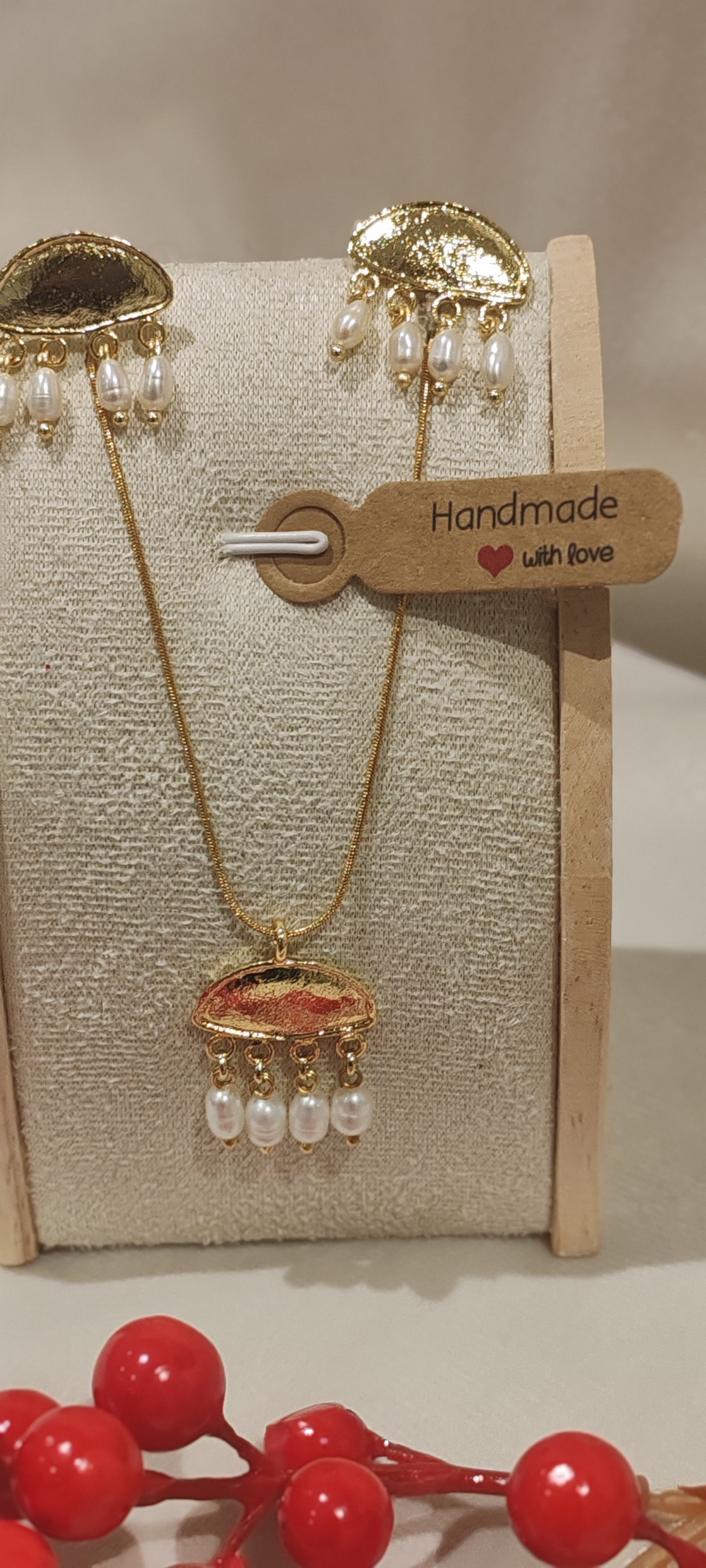 Gold Plated Set with Natural Pearls – Elegant Design