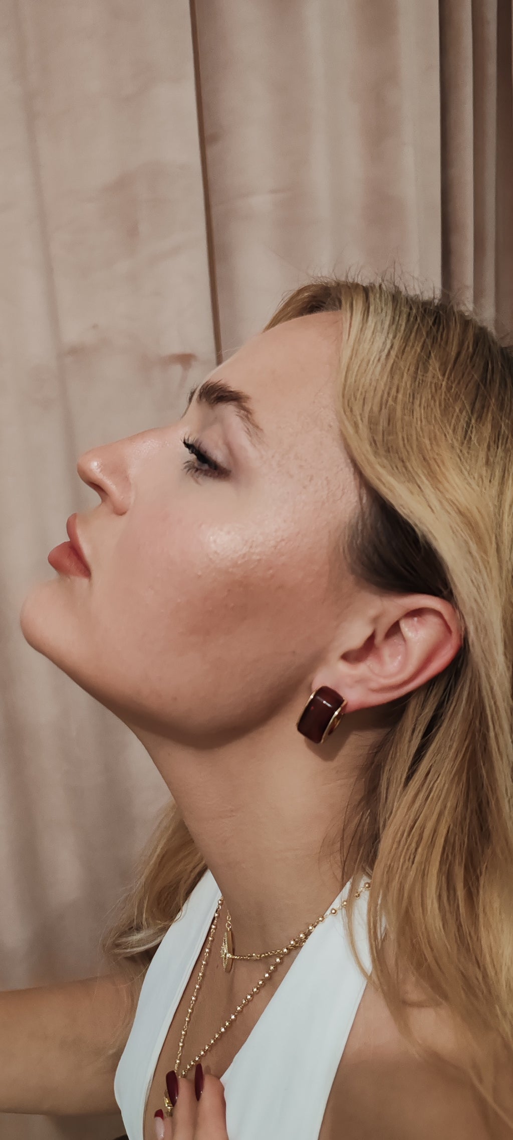 Gold-Plated Brass Earrings with Brown Resin – Modern Design