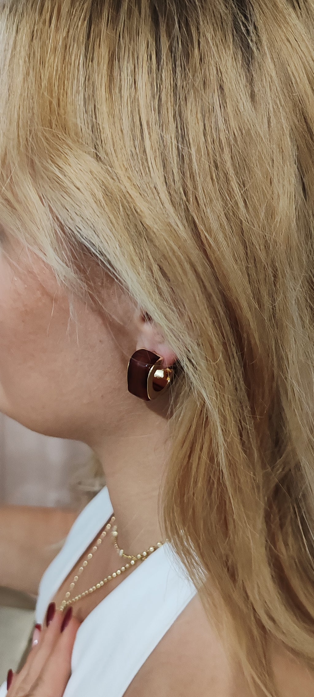 Gold-Plated Brass Earrings with Brown Resin – Modern Design