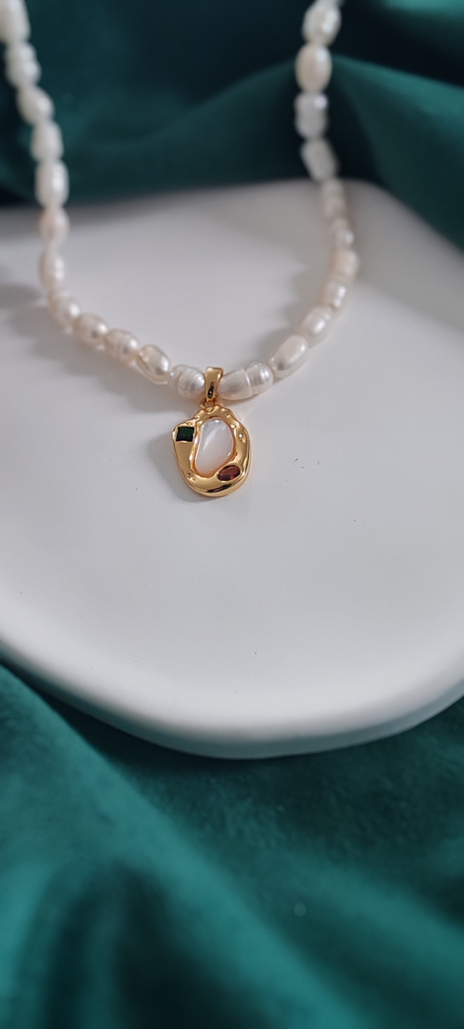 Natural Pearl Necklace with Gold Pendant – Handmade Elegance