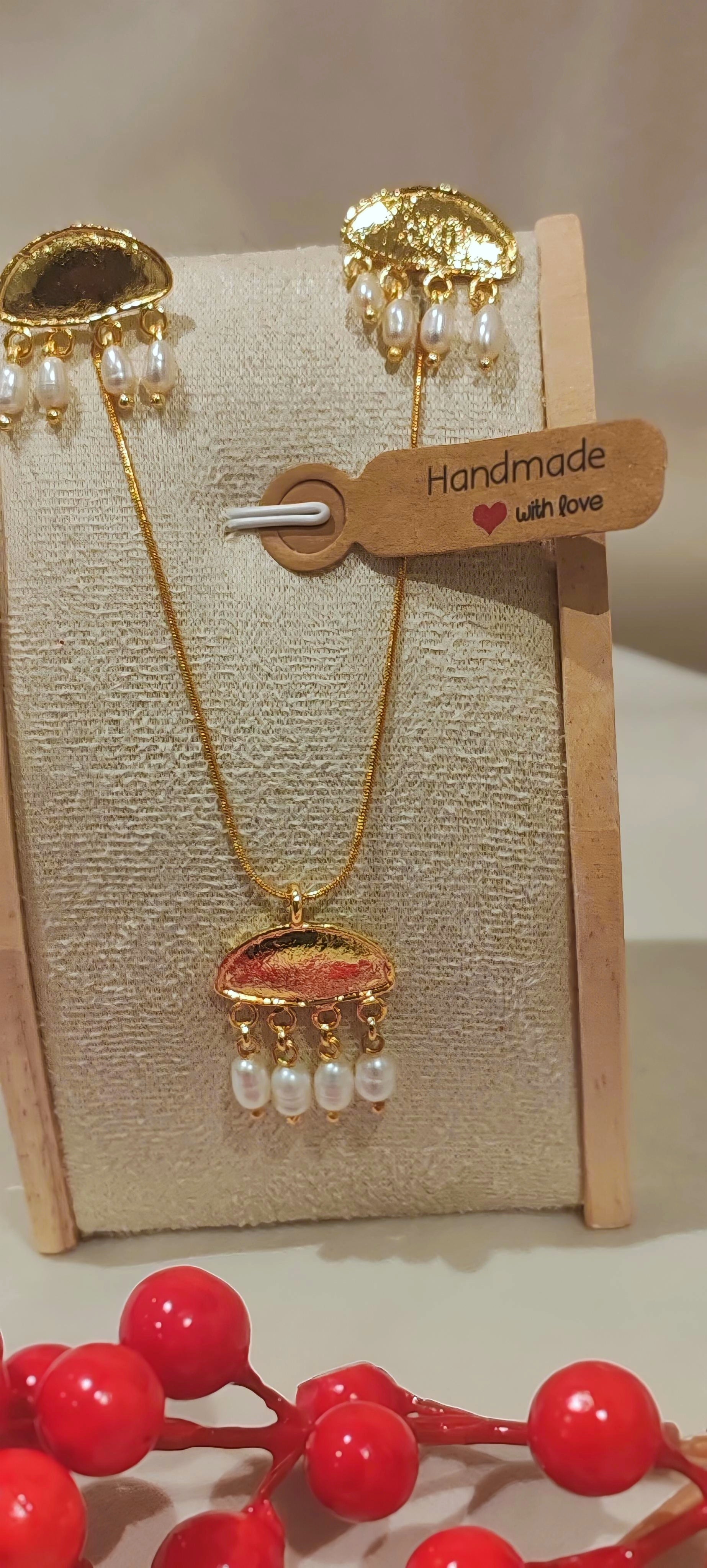 Gold Plated Set with Natural Pearls – Elegant Design