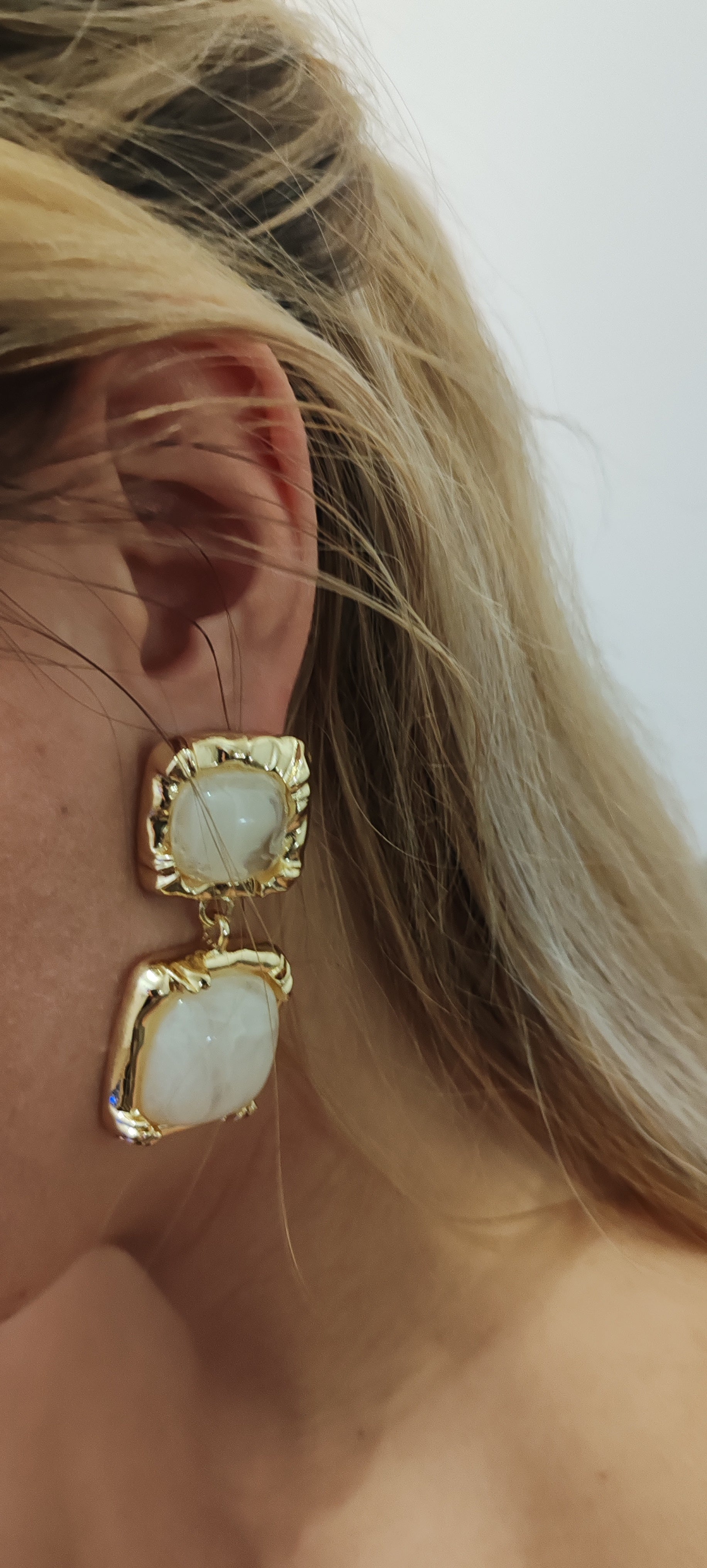 ✨ 14K Gold-Plated Pearl-Effect Earrings – Timeless Luxury ✨