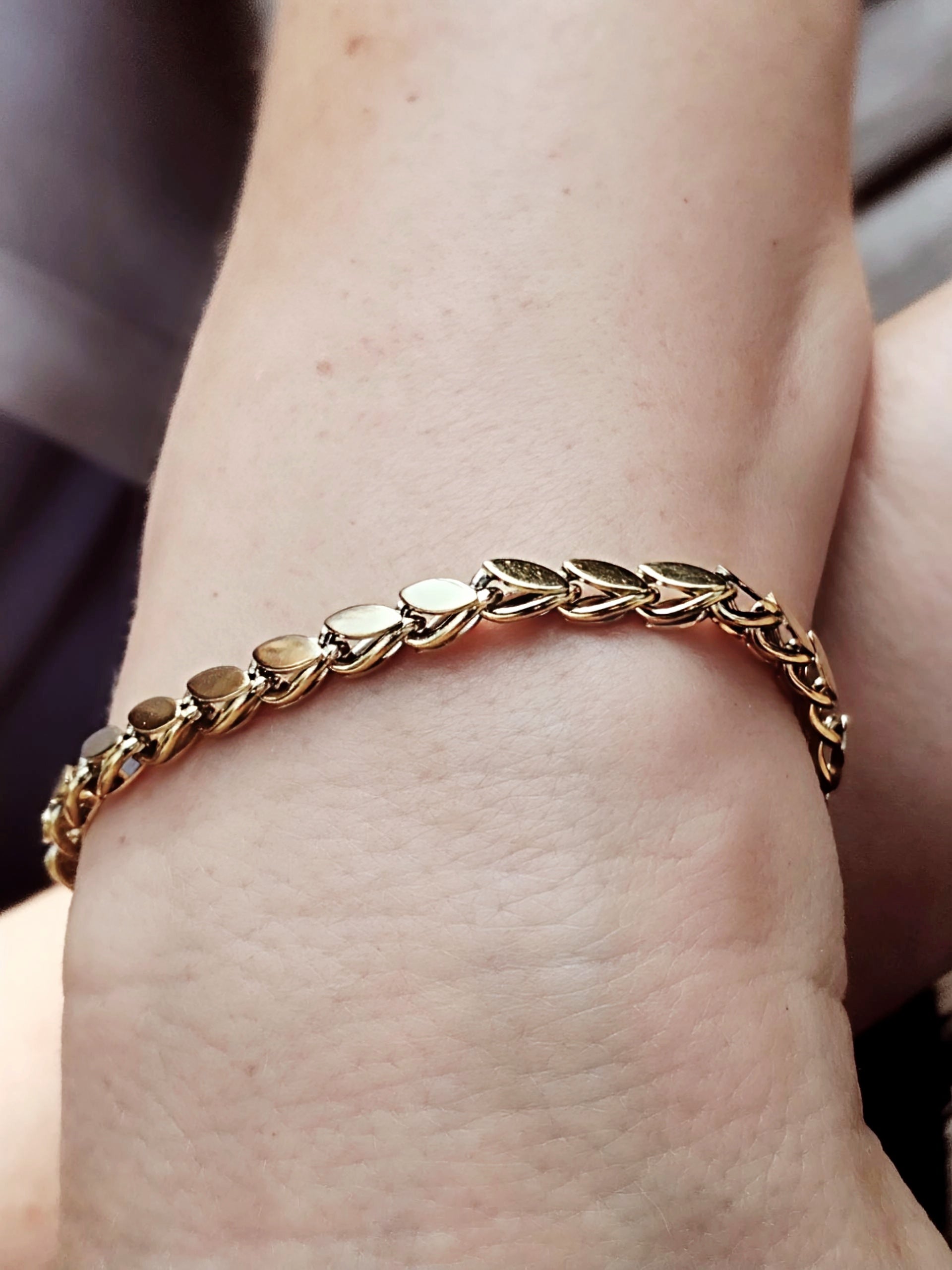 ✨ 14K Gold-Plated Leaf Link Bracelet ✨