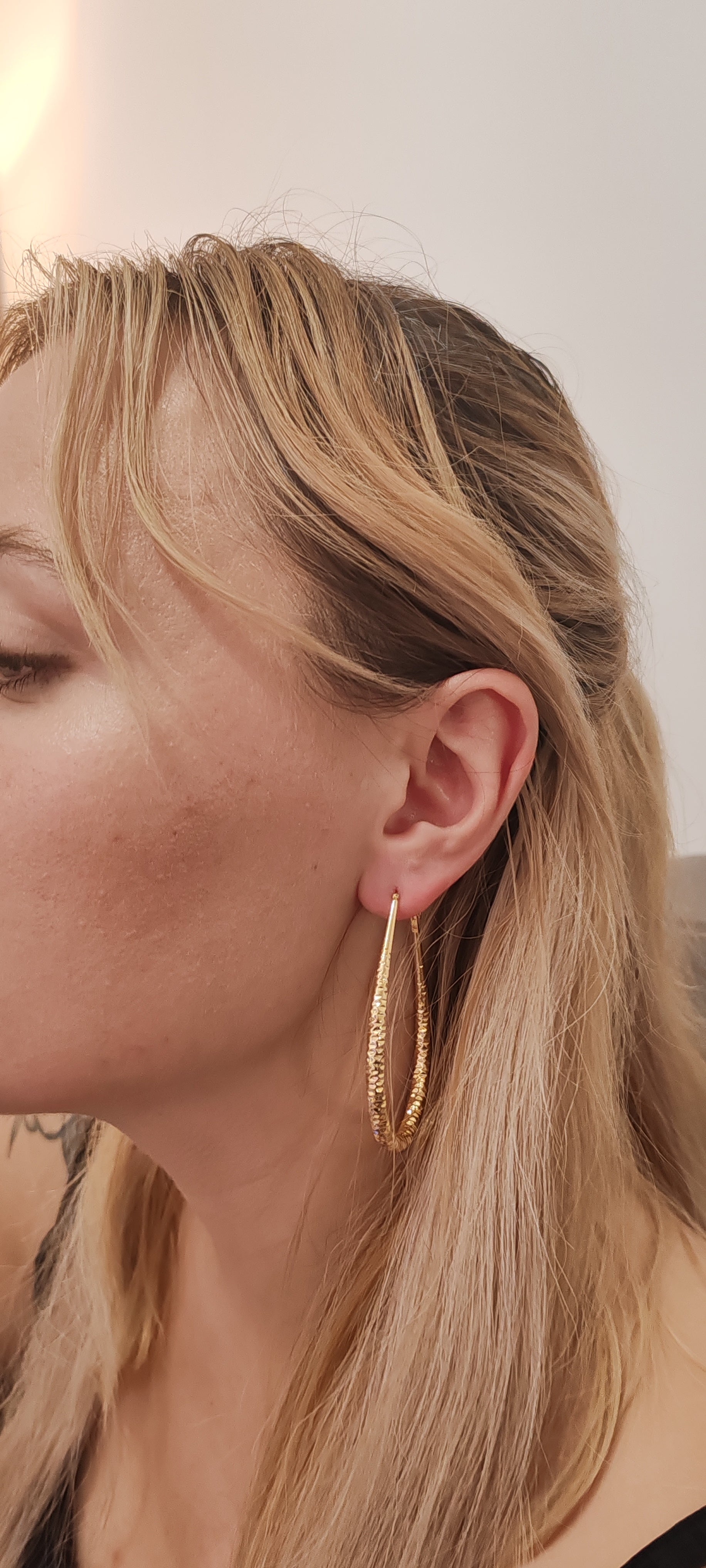 Textured Gold Hoop Earrings – Premium Shine & Timeless Elegance