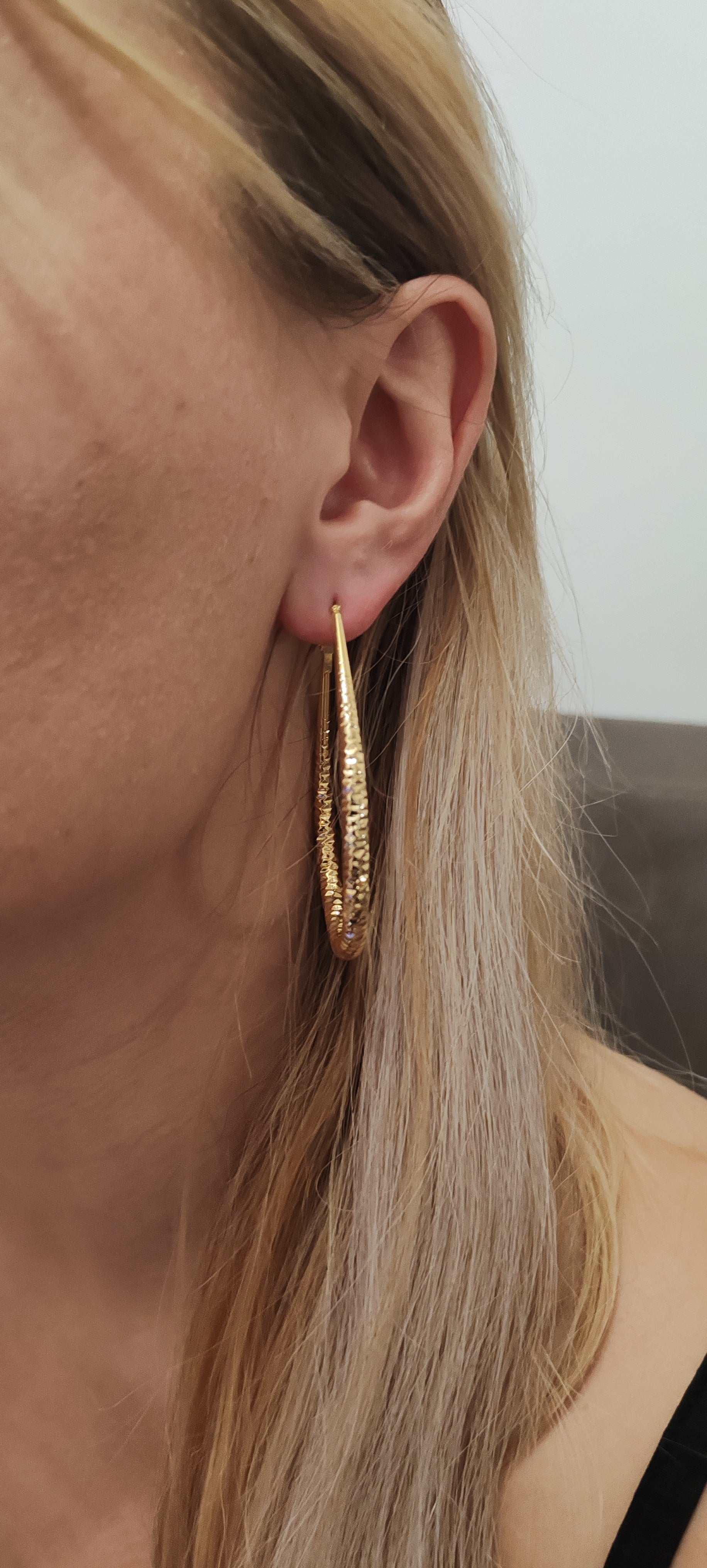 Textured Gold Hoop Earrings – Premium Shine & Timeless Elegance