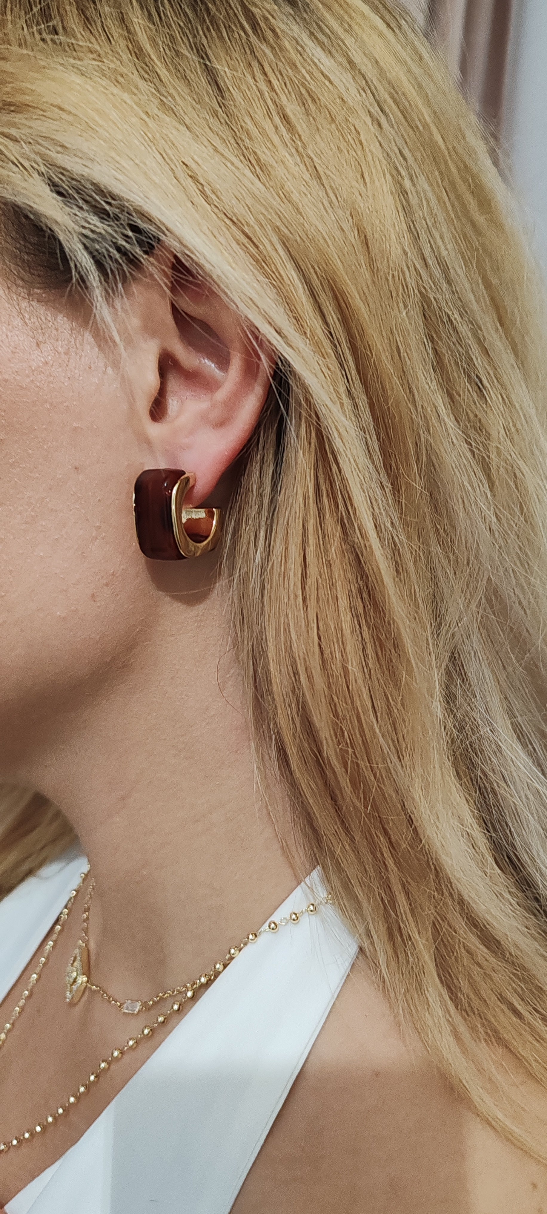 Gold-Plated Brass Earrings with Brown Resin – Modern Design